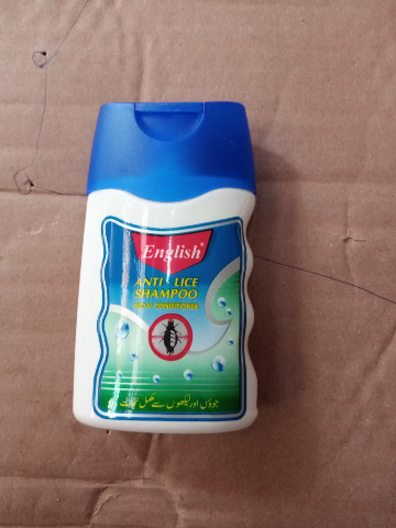English Anti Lice Shampoo Bottle