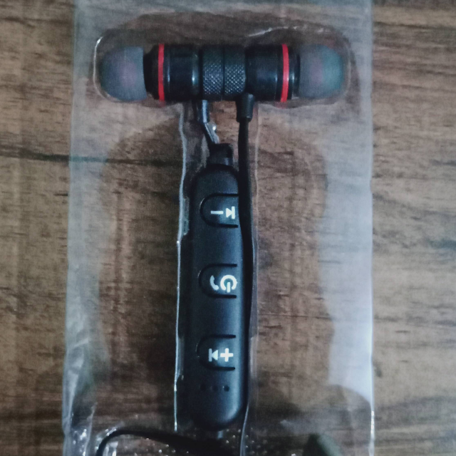 Magnetic Wireless Bluetooth Earphone