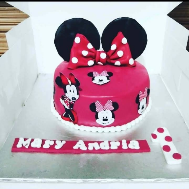 Minne Mouse Theme Birthday Cake
