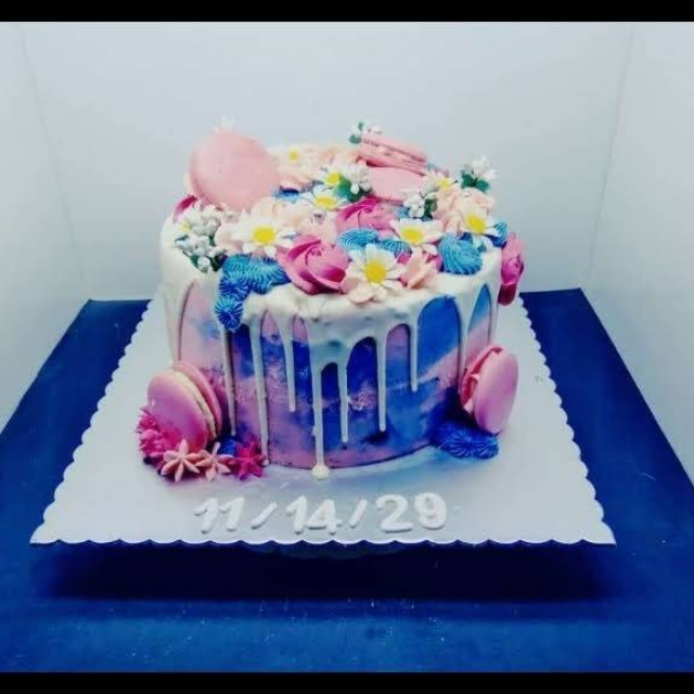 Gems And Pearl Theme Cake