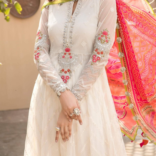 Maria.B Lawn

Unstitched 3 Piece Embroidered Suit D-08