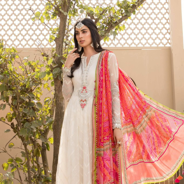 Maria.B Lawn

Unstitched 3 Piece Embroidered Suit D-08