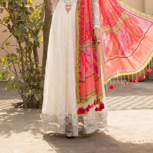 Maria.B Lawn

Unstitched 3 Piece Embroidered Suit D-08