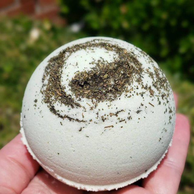 Green tea Freshness Swirl Top Bath Bomb