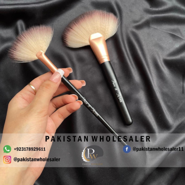 Face it Small Fan Brush