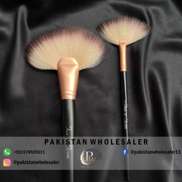 Face it Large Fan Brush