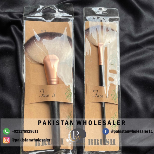 Face it Large Fan Brush
