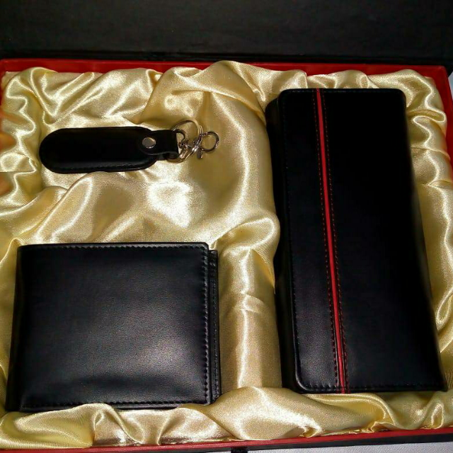 D.p 3piece Cow Leather Set.1xWallet+1xLadies Pouch+key Chain