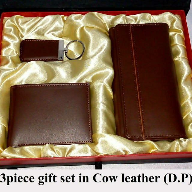 D.p 3piece Cow Leather Set.1xWallet+1xLadies Pouch+key Chain