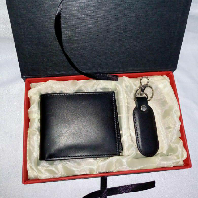 2 Piece Cow Leather Wallet Gift Set.1x Wallet+1x Key Chain.