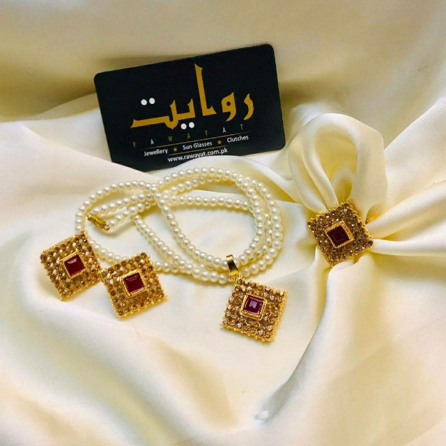 Gold Platted 'Locket Set'