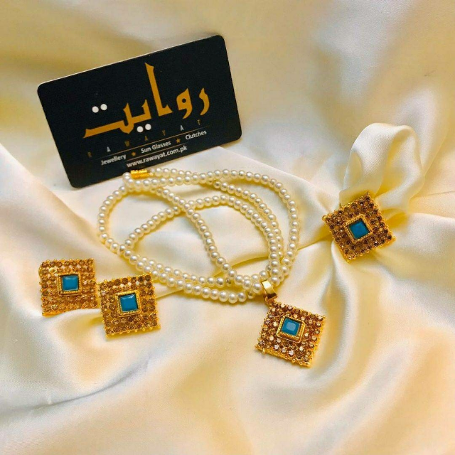 Gold Platted 'Locket Set'
