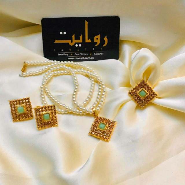 Gold Platted 'Locket Set'