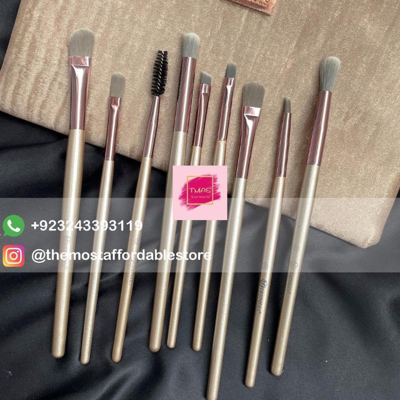 LAVISH ELEGANCE Bh Cosmetics Brushes