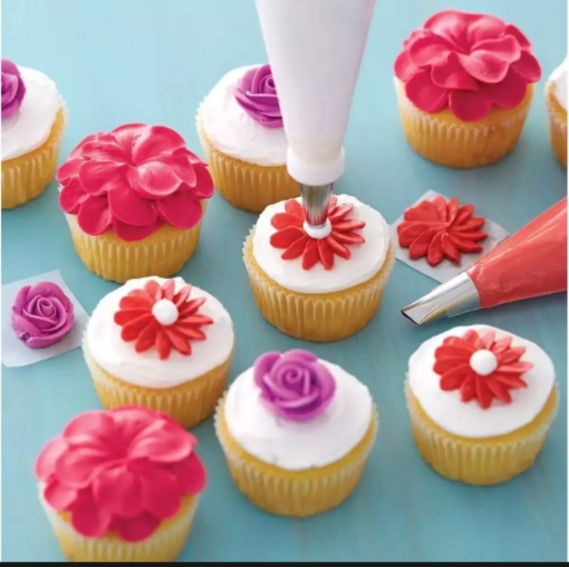 Cakeware 15 Piece Cake Decorating Set