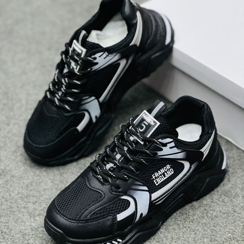 WOMEN'S SNEAKERS