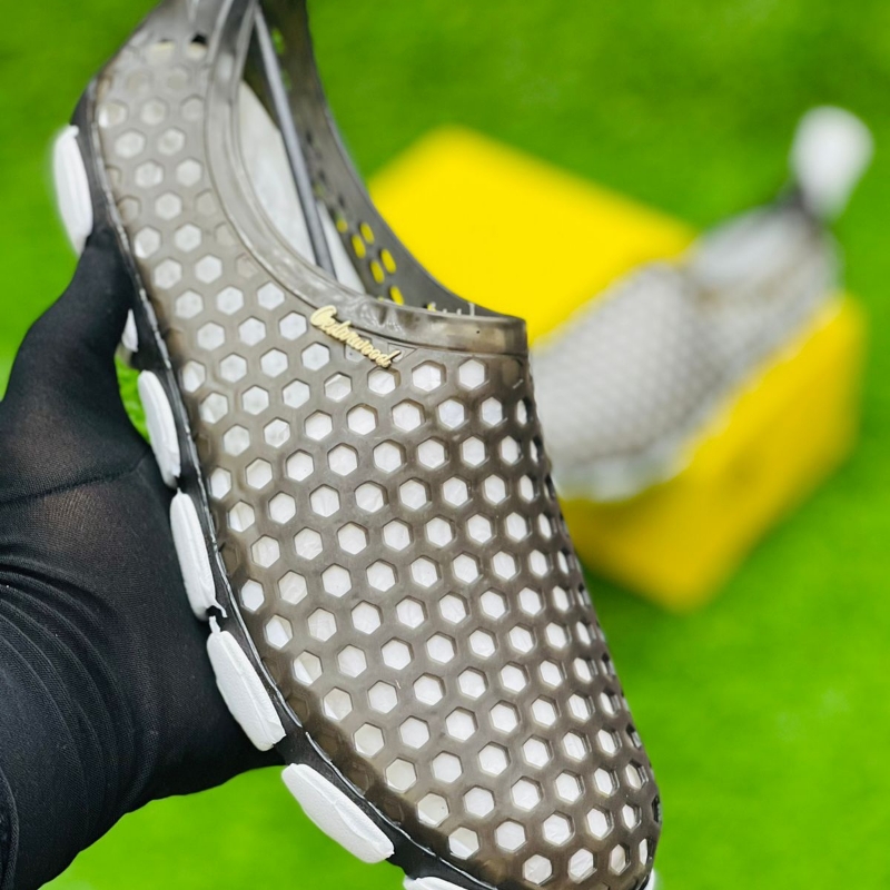 Waterproof shoes