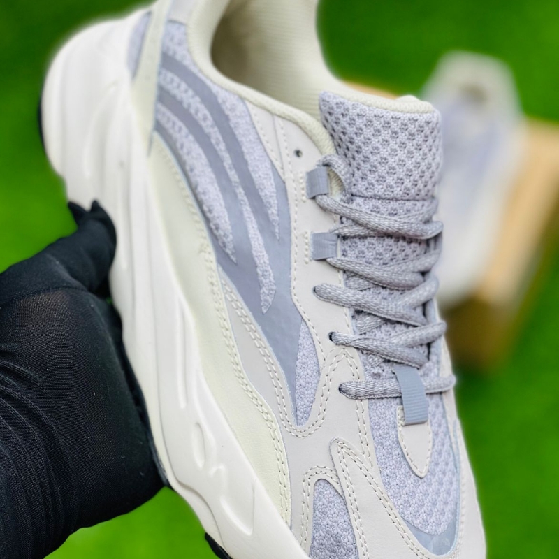 Yeezy Static Fish Skin  700 Wave Runner