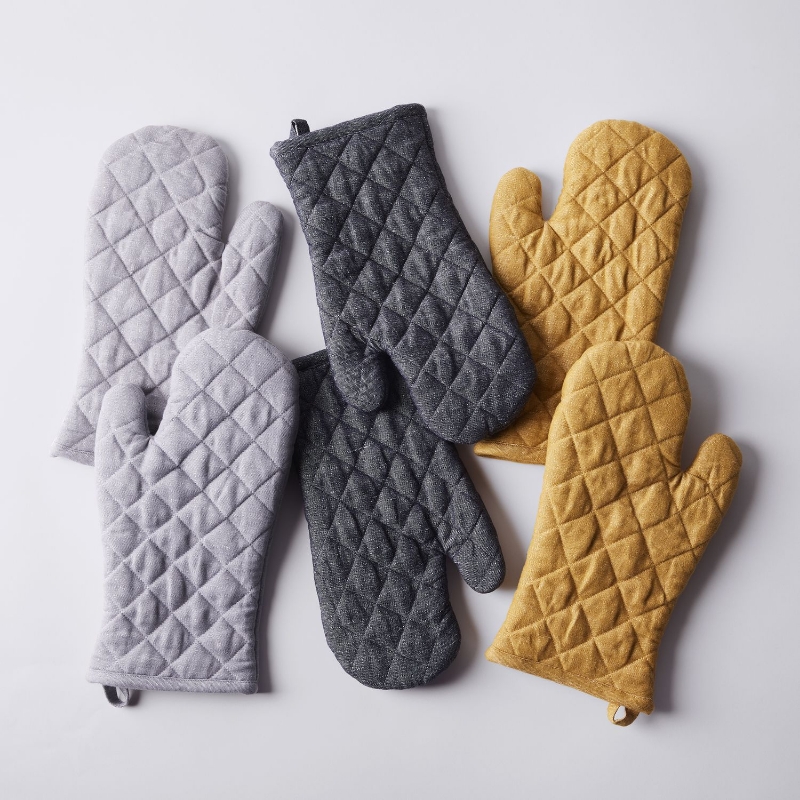 Heat Resistant Oven Gloves for Kitchen Uses