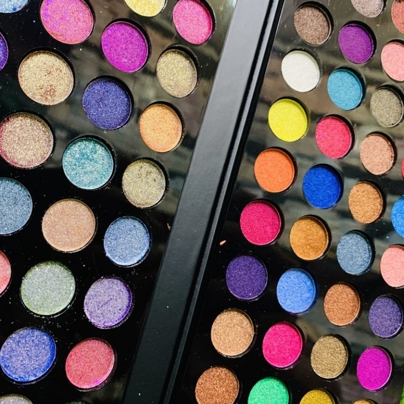 Professional eye shadow palette
