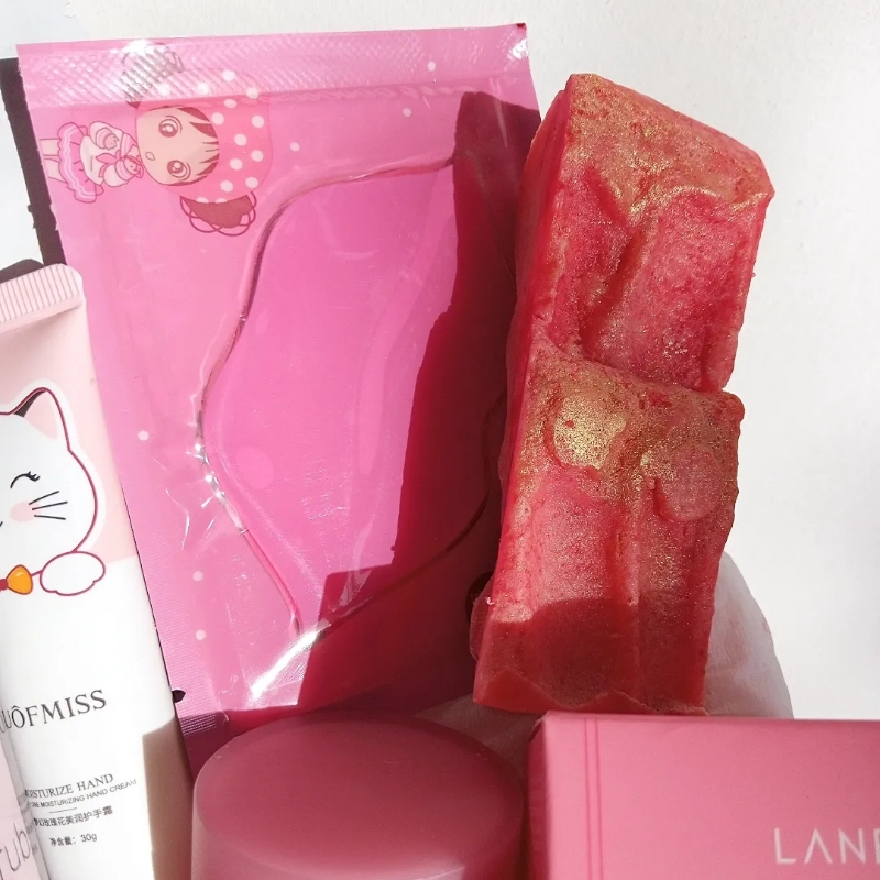 SkinBerry Box - Complete Self-Care Set In Fruity Notes