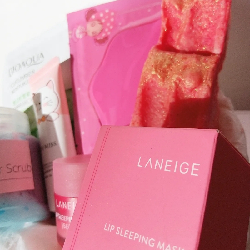 SkinBerry Box - Complete Self-Care Set In Fruity Notes