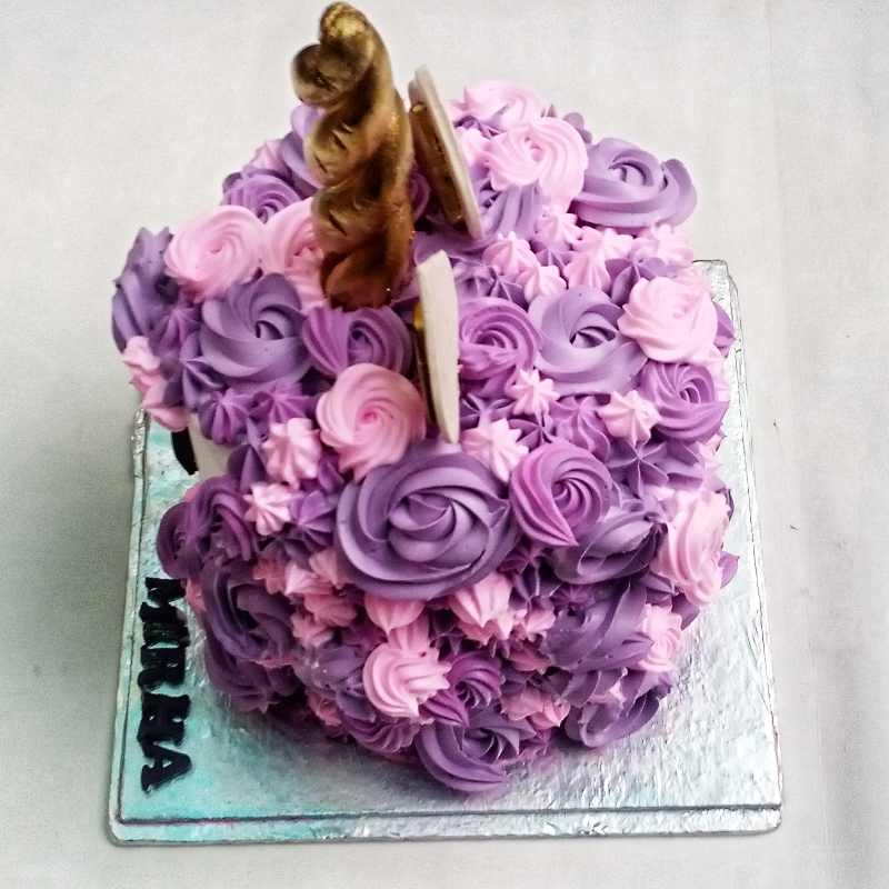 Pink & purple unicorn cake