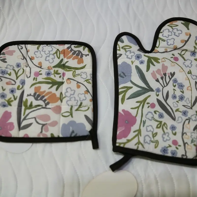 Kitchen gloves