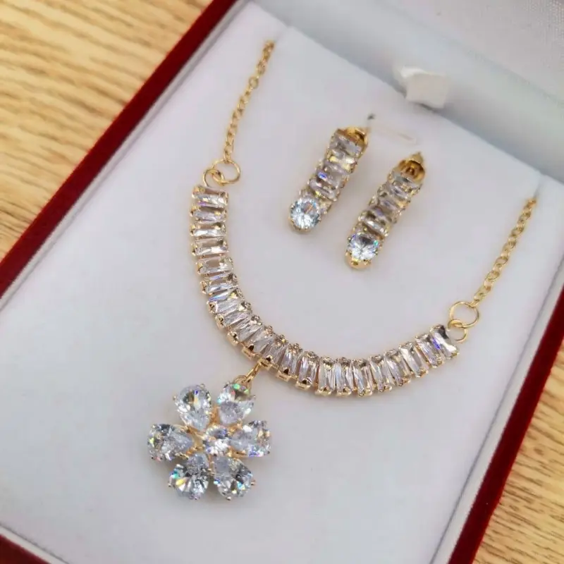 3 pcs Beautiful Flower necklace Set