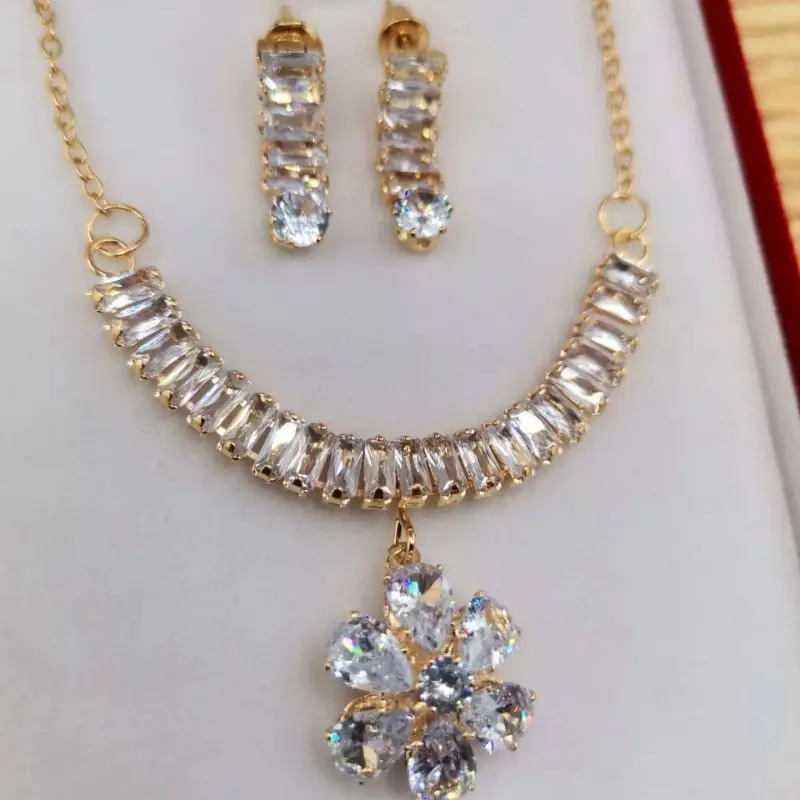 3 pcs Beautiful Flower necklace Set