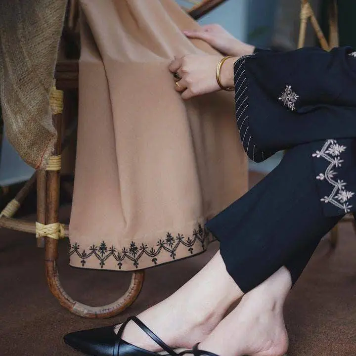   Fabric: Dhanak
  Shirt: Embroidered
  Sleeves: Embroidered
  Trouser: Plain
  Dupatta: Embroidered
  Cuttings: Shirt: 2.5 Gazz, Trouser: 2.5 Gazz, Dupatta: 2.5 Gazz
  Note: There might be 1-3 cm errors of dimension data due to pure manual measurement
  
