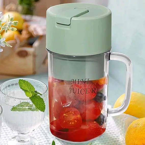 Mini juicer cup
