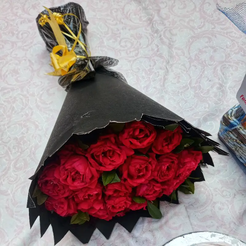 Cake With Gift Basket  & Fresh Bouquet