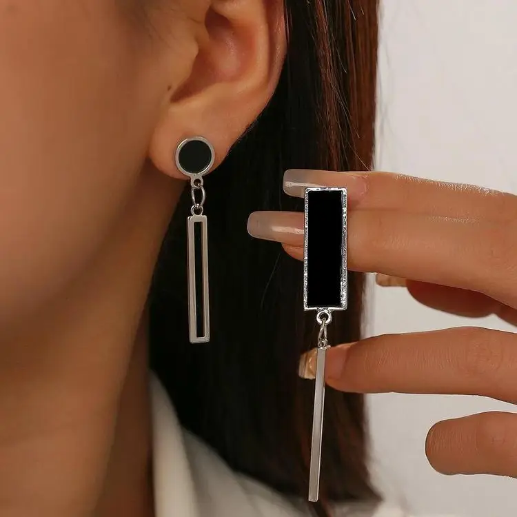 Minimal Drop Earrings