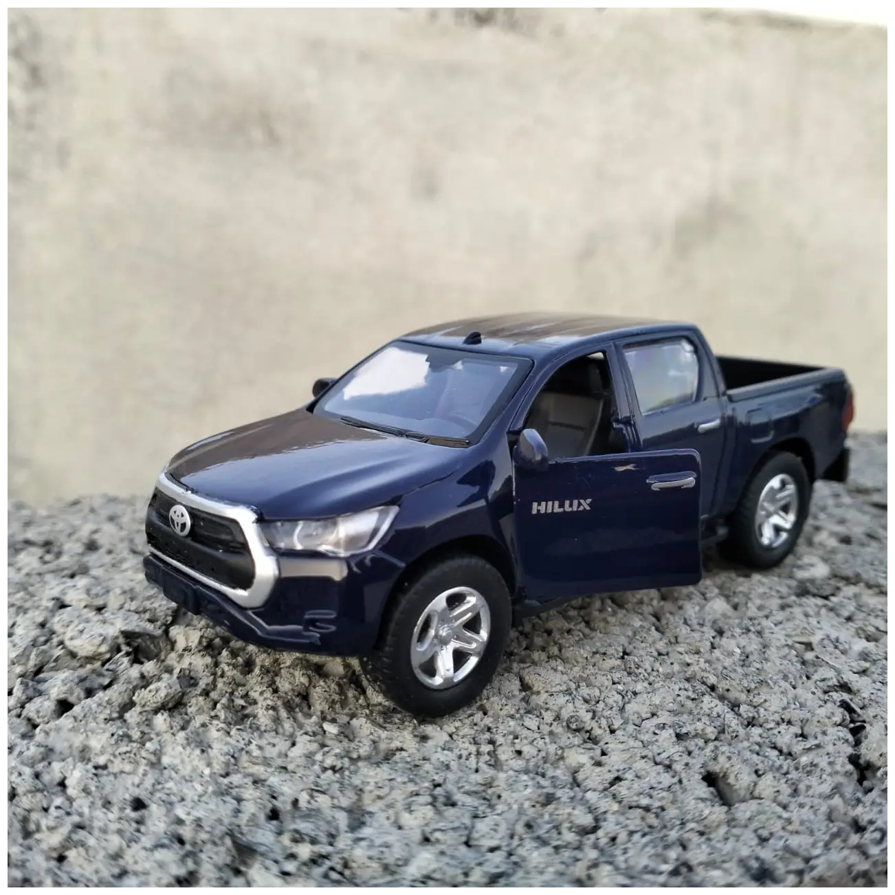 1:36 Scale Toyota Revo Hilux (Vego Dala) Diecast Model Car