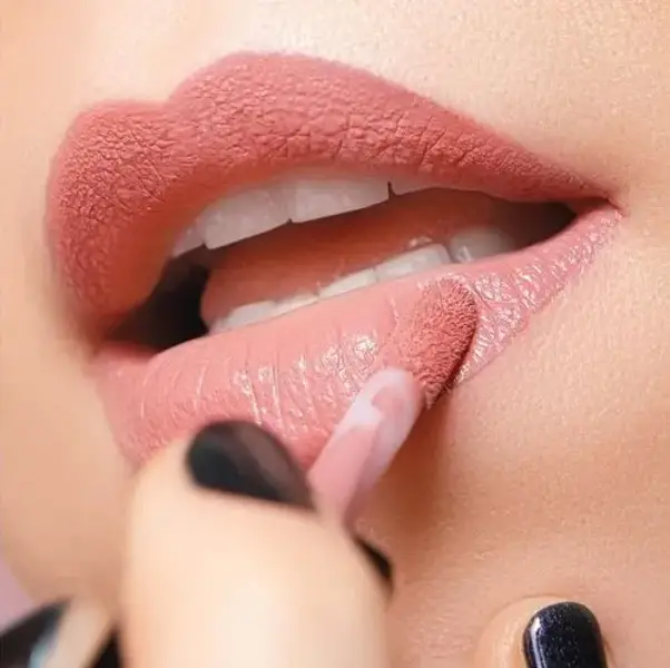 Luisance Matte Velvet Lip Gloss- Peach