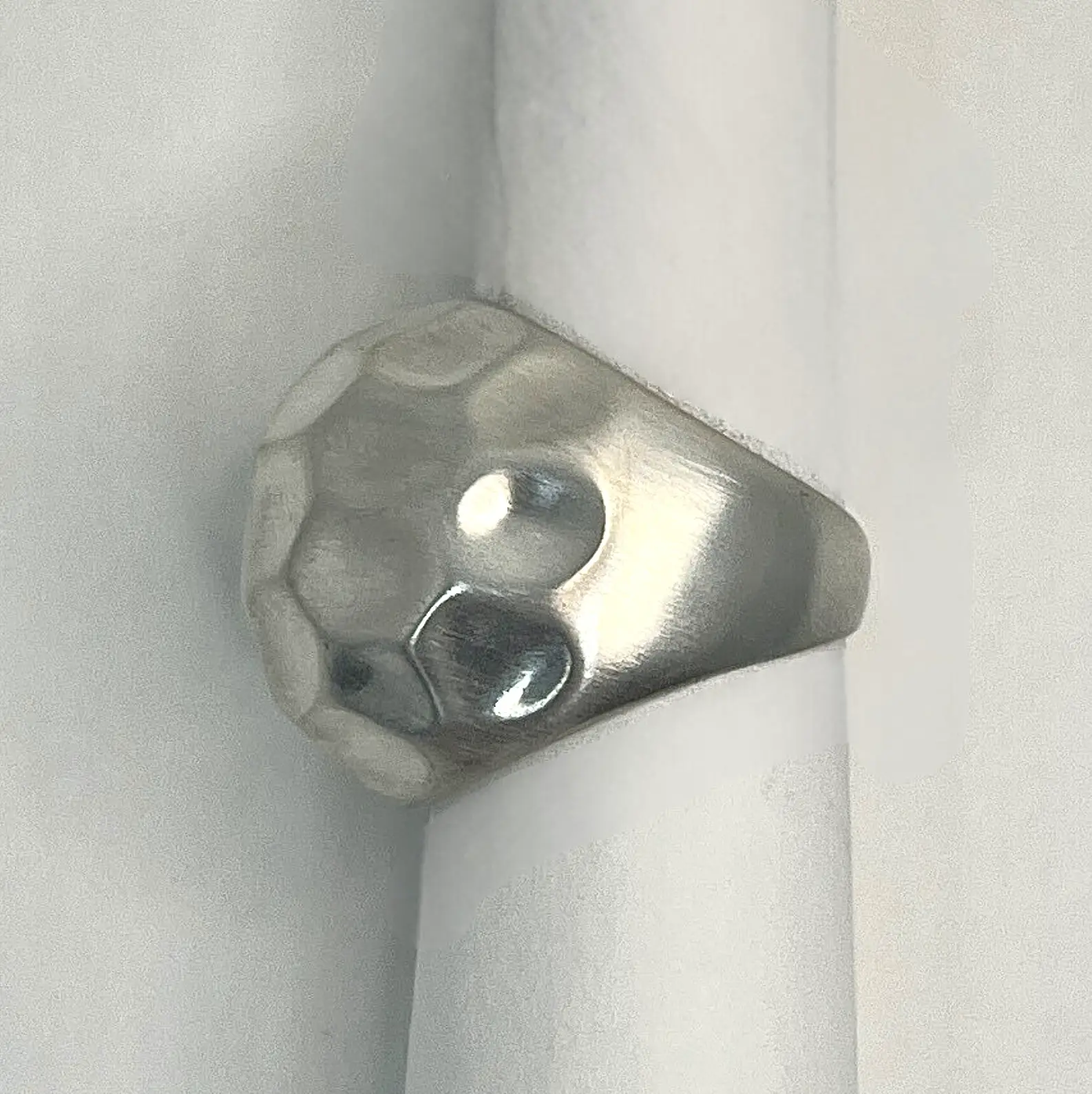 HAMMERED HIGH DOME RING