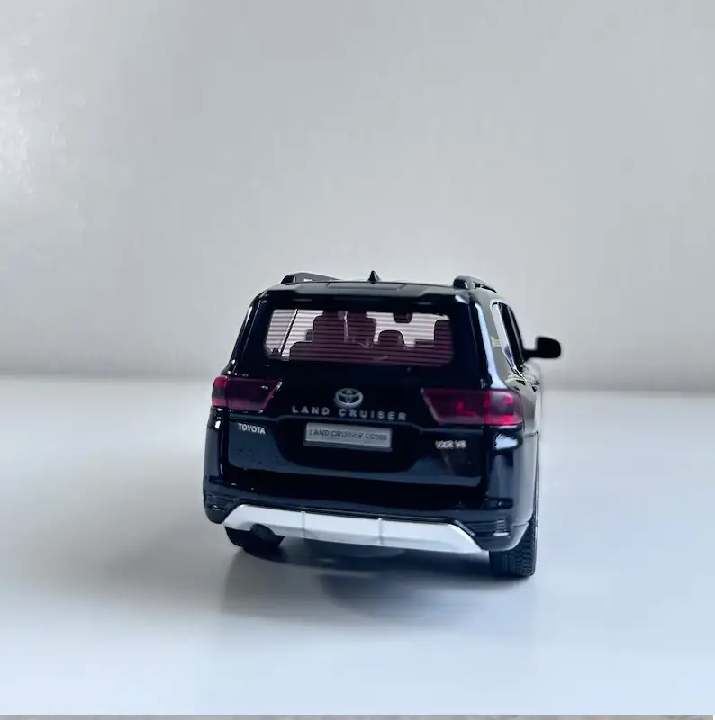 1:32 Toyota LAND CRUISER LC300 SUV Diecast Model Car