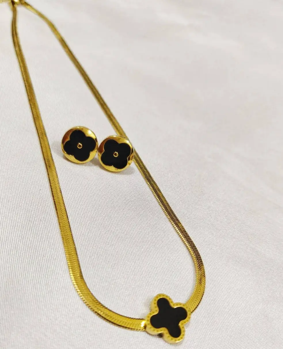 Golden Clover Snake Chain With Studs