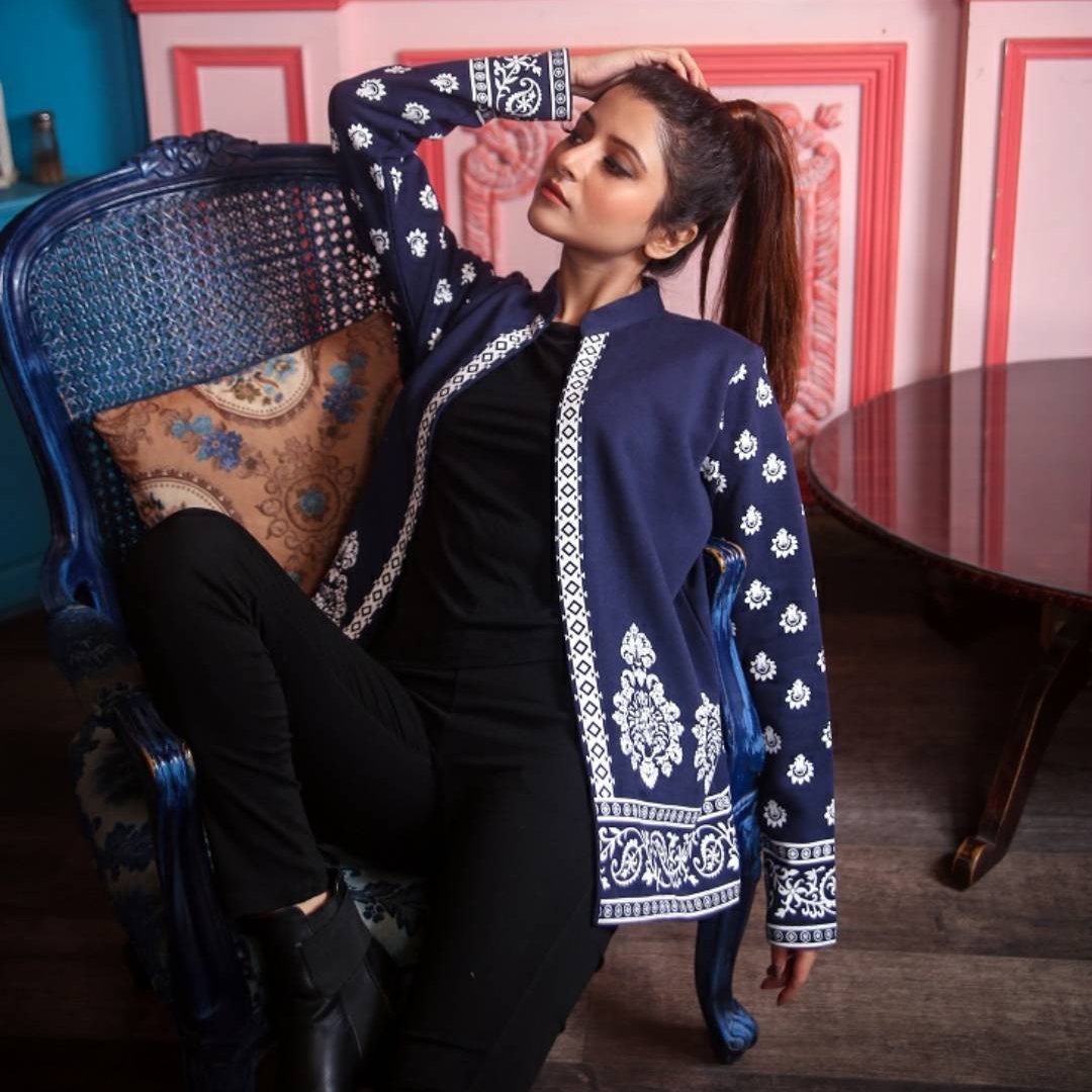 BLUE & WHITE ETHNIC PRINT SHRUG spd 630