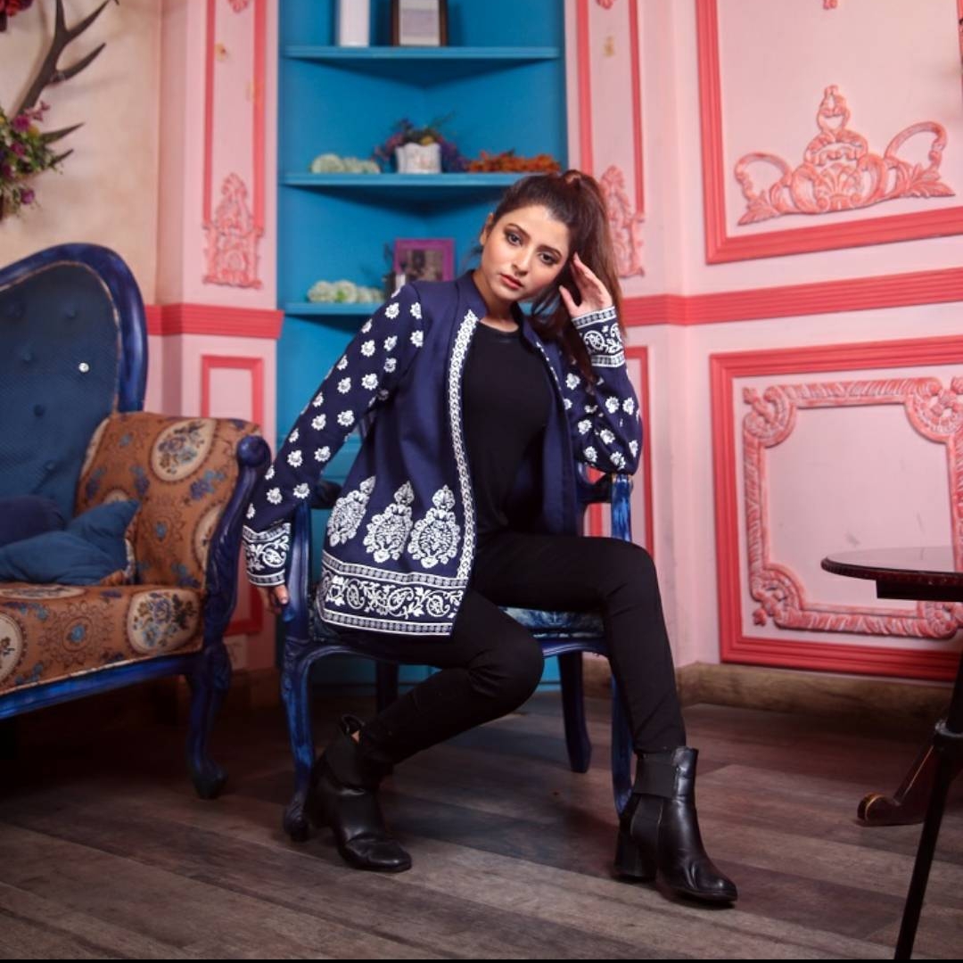 BLUE & WHITE ETHNIC PRINT SHRUG spd 630