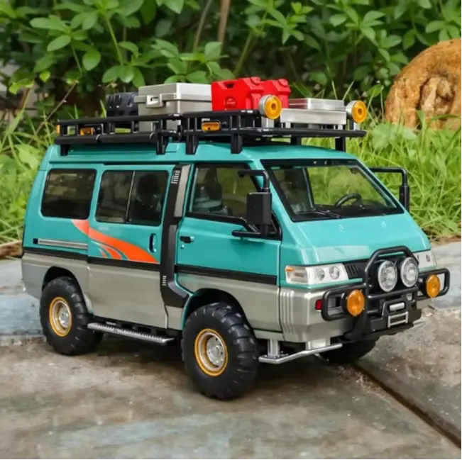 1:24 Mitsubishi Delica Off-Road MPV Metal Alloy Car Model
