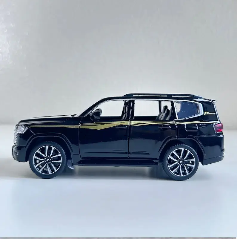 1:32 Toyota LAND CRUISER LC300 SUV Diecast Model Car