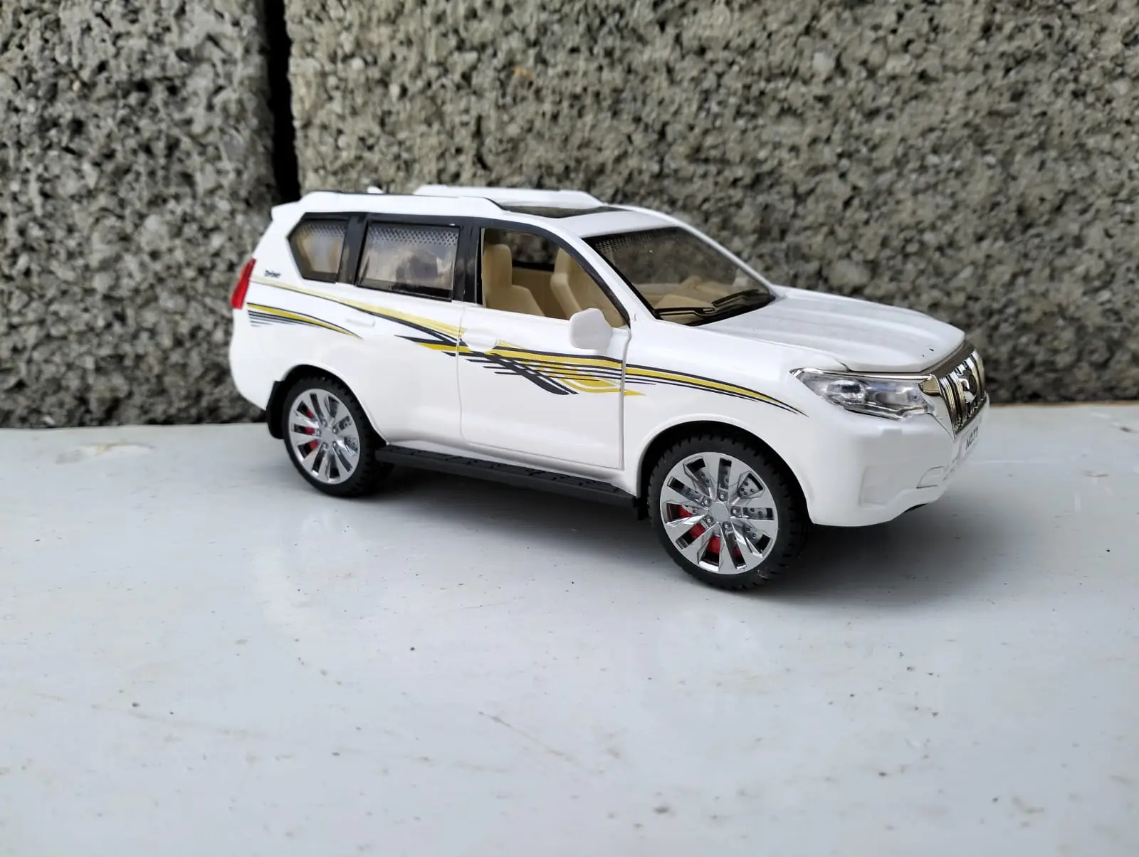 1:32 ABS Toyota Land Cruiser Prado TX Model with Light and sound