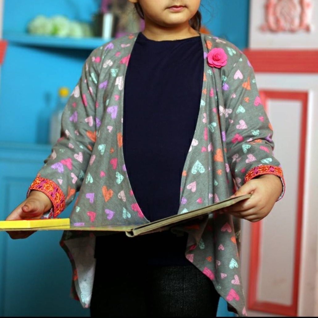 GREY HEARTS SHRUG  spk 138
