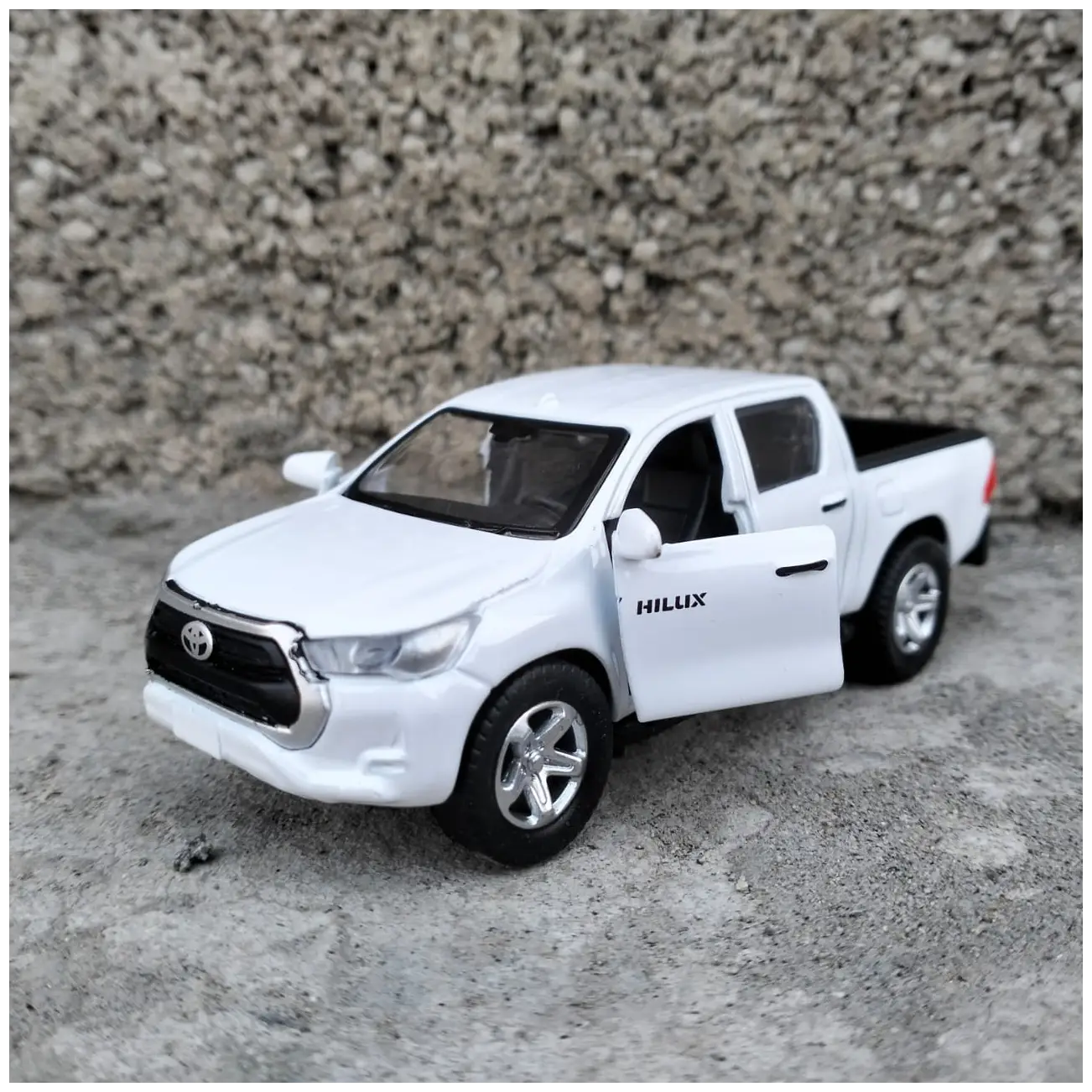 1:36 Scale Toyota Revo Hilux (Vego Dala) Diecast Model Car