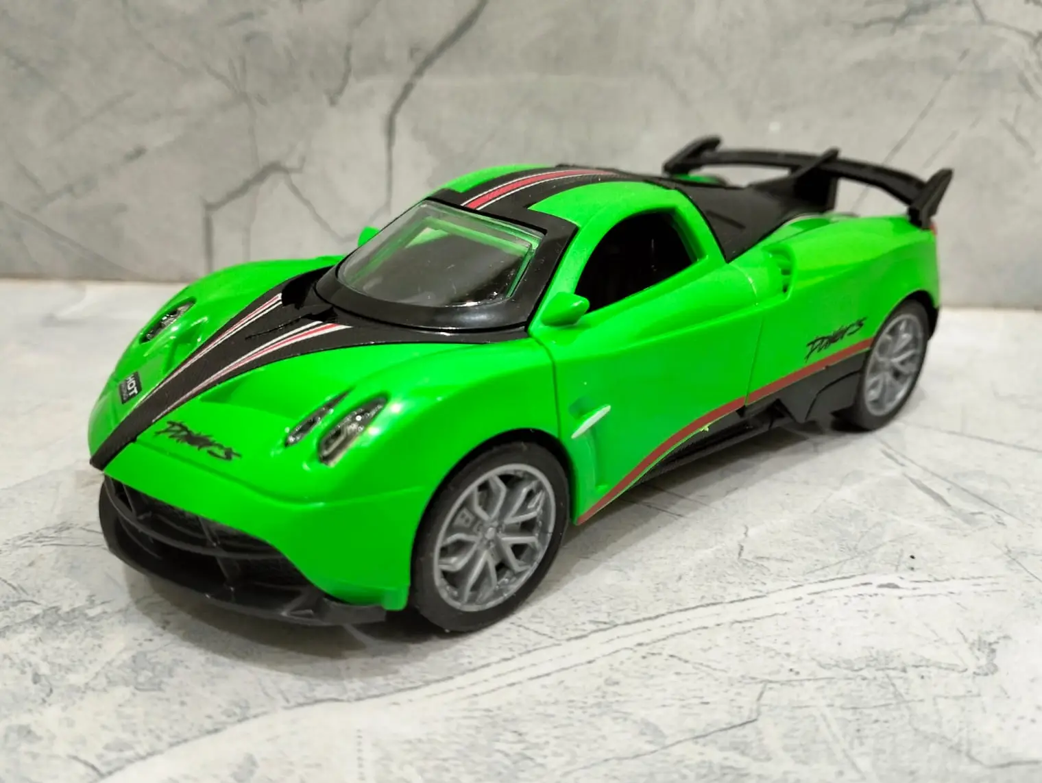1:32 Scale Pagani Huayra ABS/Plastic Model Toy Car for Kids