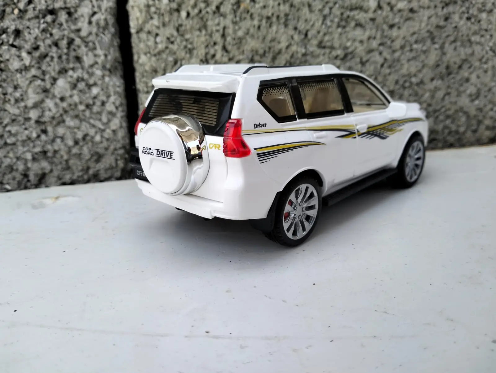 1:32 ABS Toyota Land Cruiser Prado TX Model with Light and sound