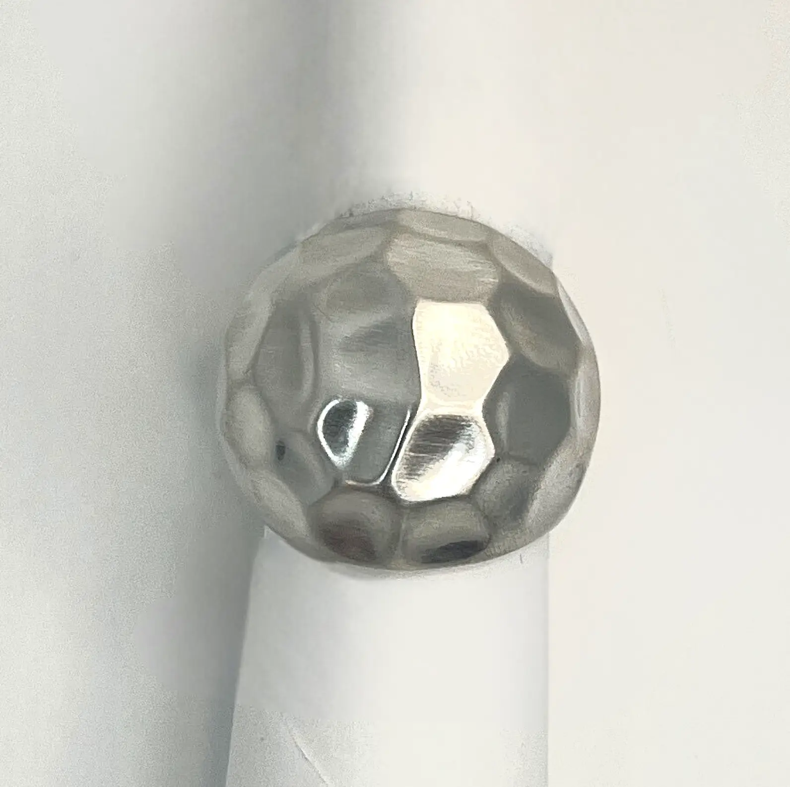 HAMMERED HIGH DOME RING
