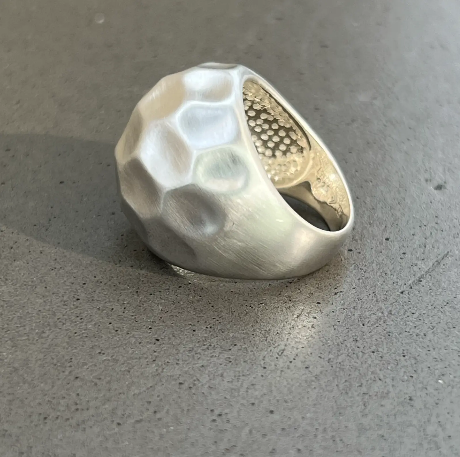 HAMMERED HIGH DOME RING